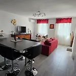 בית נופש Entire Ground Floor In Beautiful Saint-Raphaël