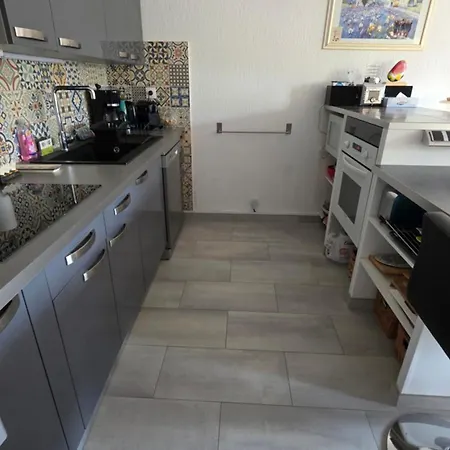 Entire Ground Floor In Beautiful Saint-Raphael (Var)
