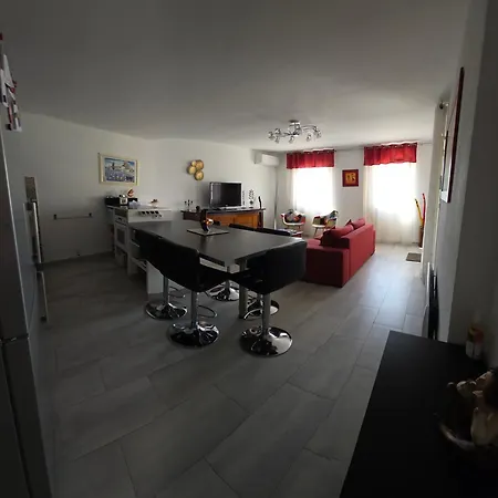 Entire Ground Floor In Beautiful *