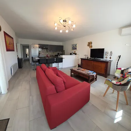 Entire Ground Floor In Beautiful * Saint-Raphael (Var)
