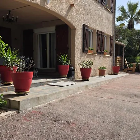 Сasa de vacaciones Entire Ground Floor In Beautiful *