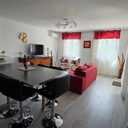 Nyaraló Entire Ground Floor In Beautiful Saint-Raphaël