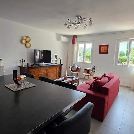 Entire Ground Floor In Beautiful Сasa de vacaciones *