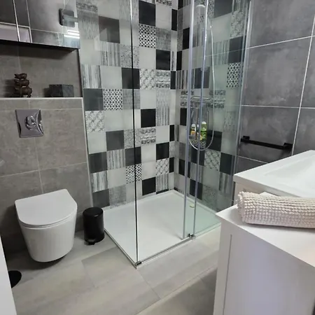 Entire Ground Floor In Beautiful Holiday home Saint-Raphael (Var)