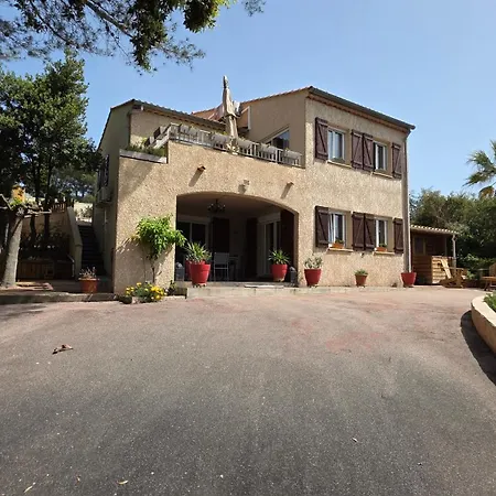 Entire Ground Floor In Beautiful Saint-Raphael (Var)