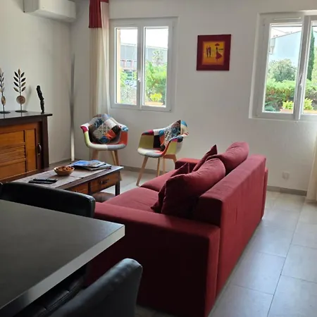 Entire Ground Floor In Beautiful Σπίτι διακοπών *