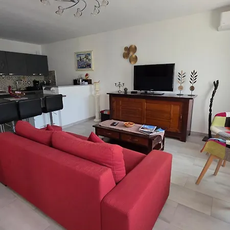 Entire Ground Floor In Beautiful *