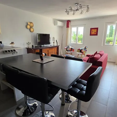 Entire Ground Floor In Beautiful Saint-Raphael (Var)