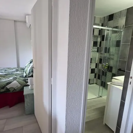 Entire Ground Floor In Beautiful * Saint-Raphael (Var)