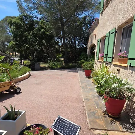 Entire Ground Floor In Beautiful Holiday home *