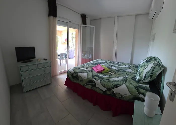 Сasa de vacaciones Entire Ground Floor In Beautiful Saint-Raphaël