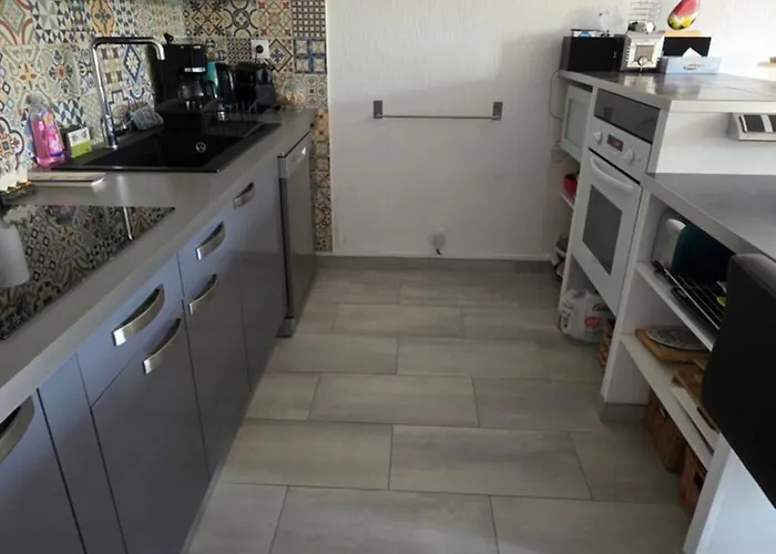 Entire Ground Floor In Beautiful Saint-Raphaël