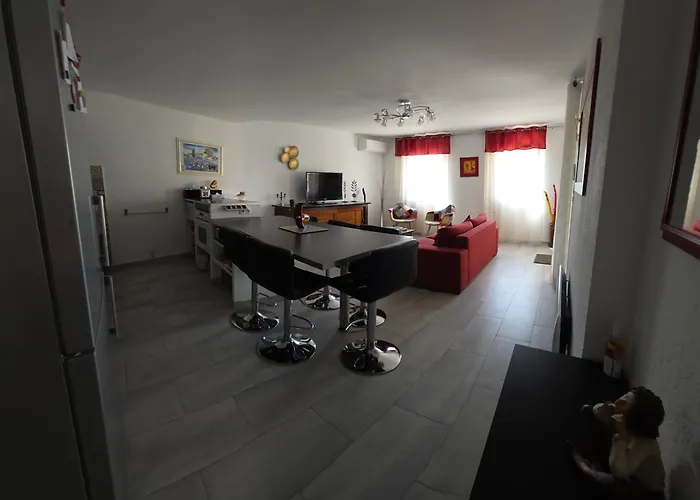 Entire Ground Floor In Beautiful *