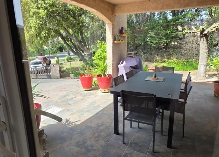 Entire Ground Floor In Beautiful Saint-Raphaël