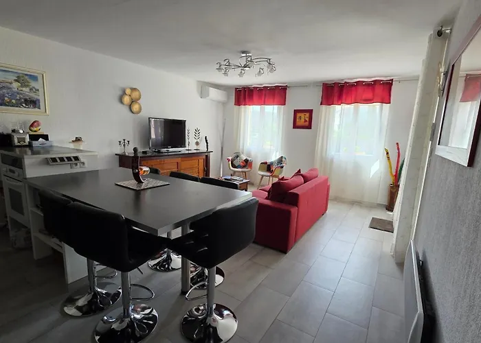 Dom wakacyjny Entire Ground Floor In Beautiful Saint-Raphaël