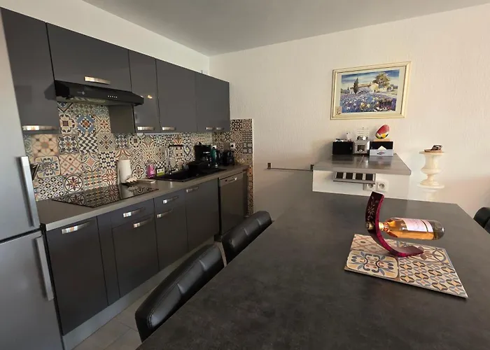 Entire Ground Floor In Beautiful Сasa de vacaciones *