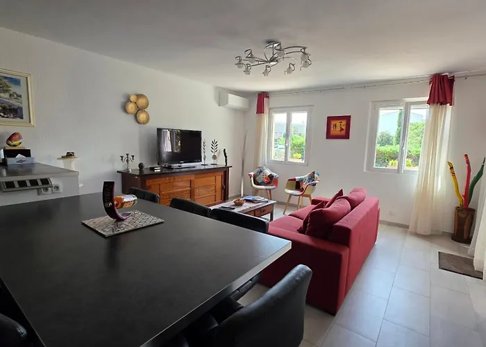 Entire Ground Floor In Beautiful Dom wakacyjny *