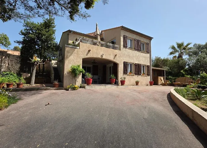 Entire Ground Floor In Beautiful Saint-Raphaël