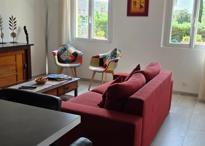 Entire Ground Floor In Beautiful Сasa de vacaciones *